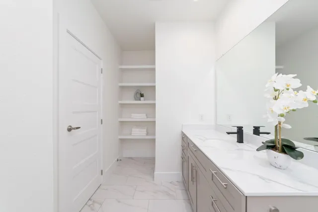 $2,300 | 11932 North Hoa Sen Circle, Houston, TX 77072