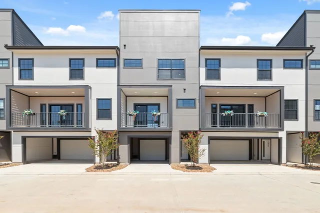 $2,300 | 11932 North Hoa Sen Circle, Houston, TX 77072