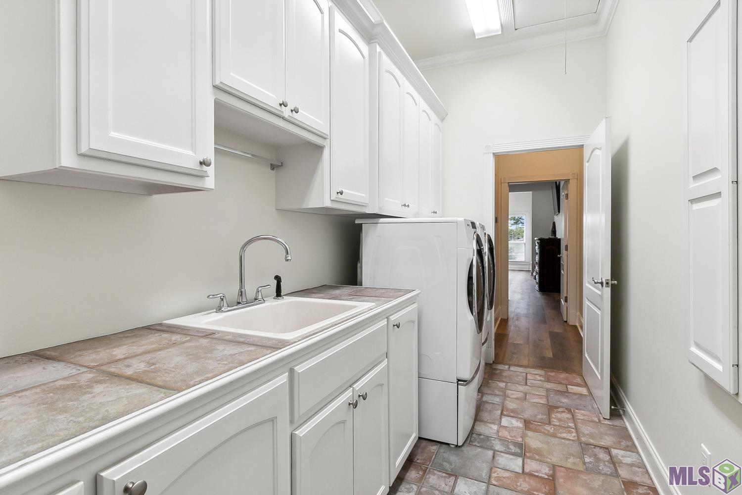 40400 Abby James Road Prairieville, LA 70769 - Photo 17 of 40 laundry room