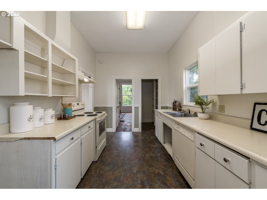 717 Northeast Liberty Street Portland, OR 97211 - Photo 11 of 32