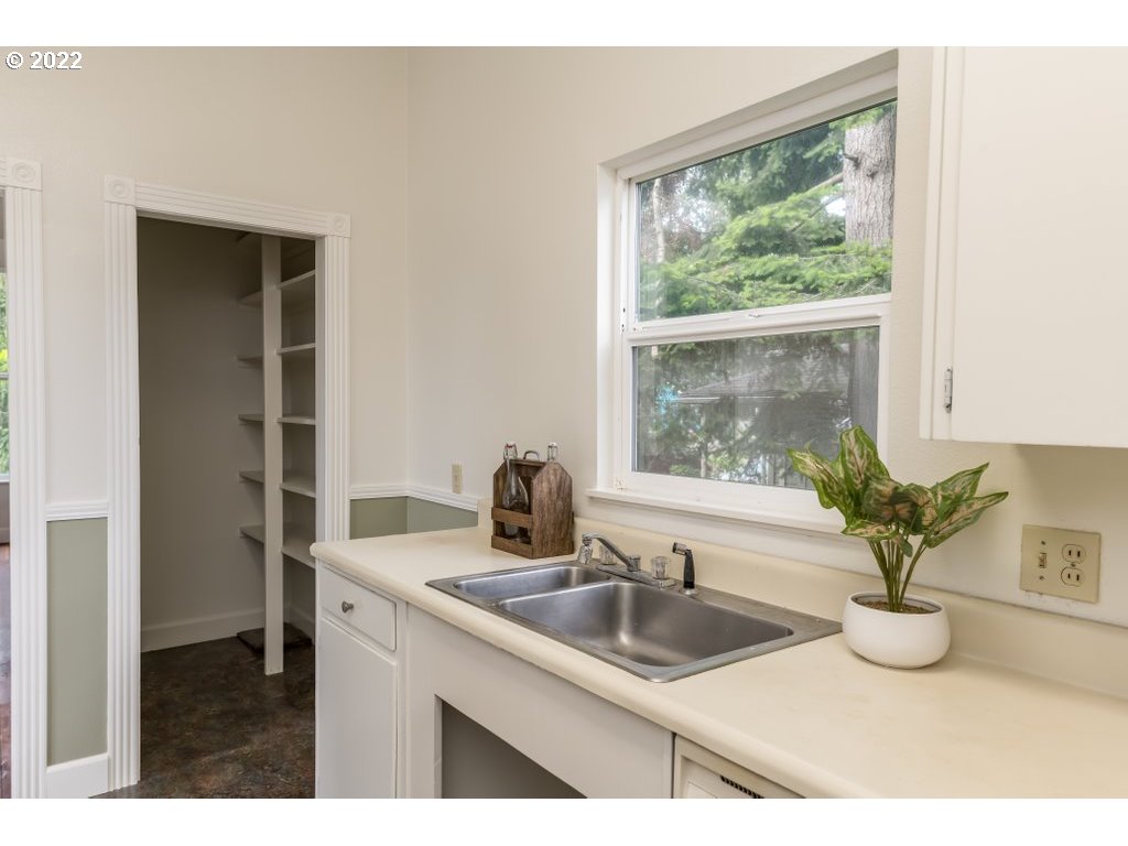 717 Northeast Liberty Street Portland, OR 97211 - Photo 12 of 32
