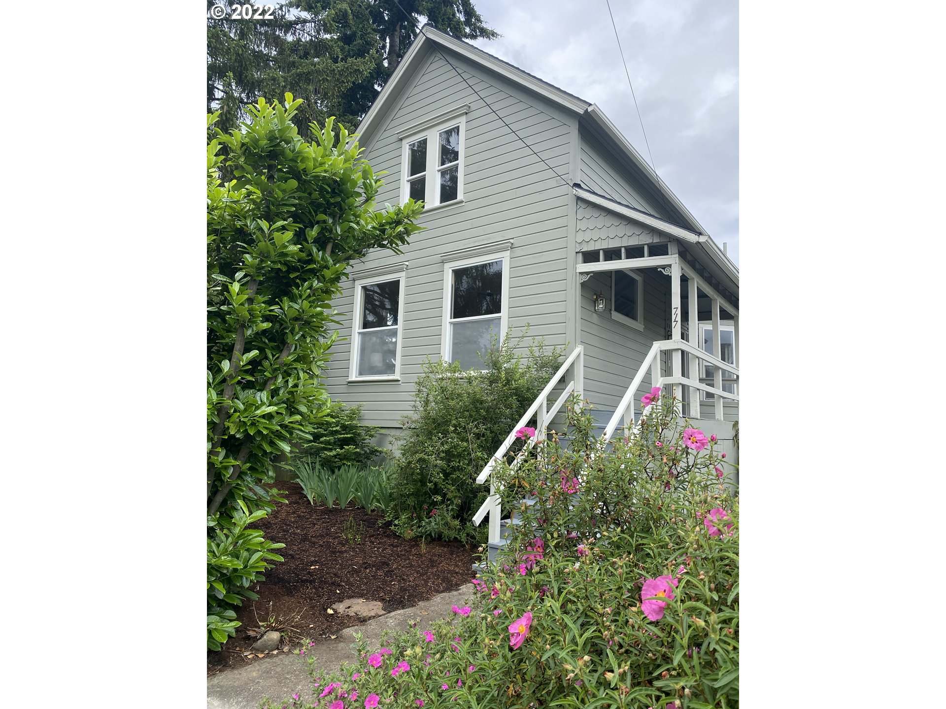717 Northeast Liberty Street Portland, OR 97211 - Photo 2 of 32