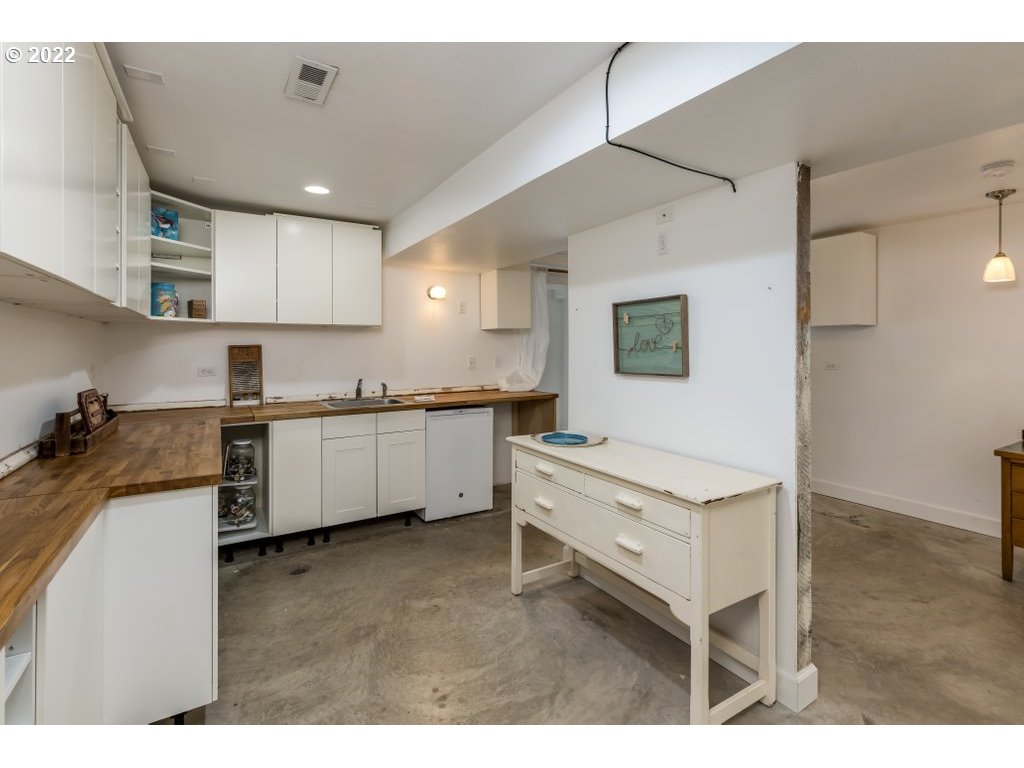 717 Northeast Liberty Street Portland, OR 97211 - Photo 22 of 32
