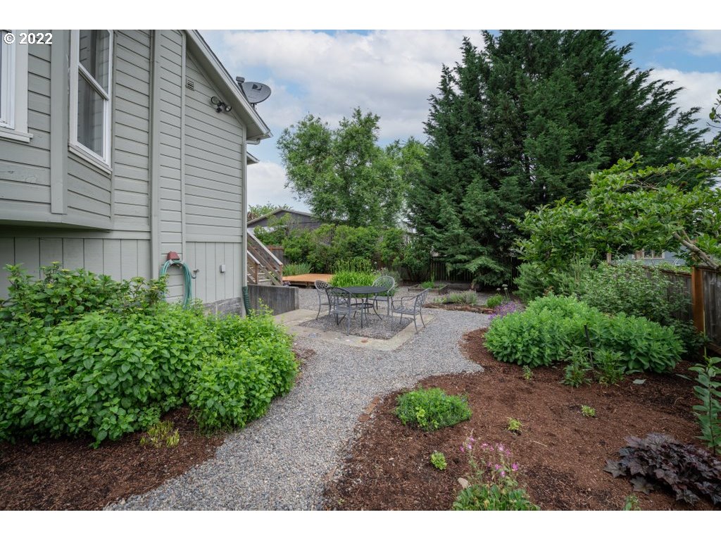 717 Northeast Liberty Street Portland, OR 97211 - Photo 28 of 32