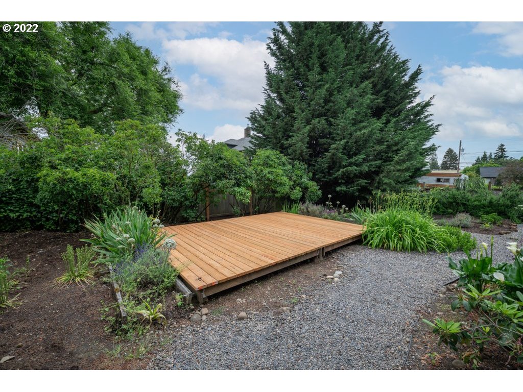 717 Northeast Liberty Street Portland, OR 97211 - Photo 30 of 32