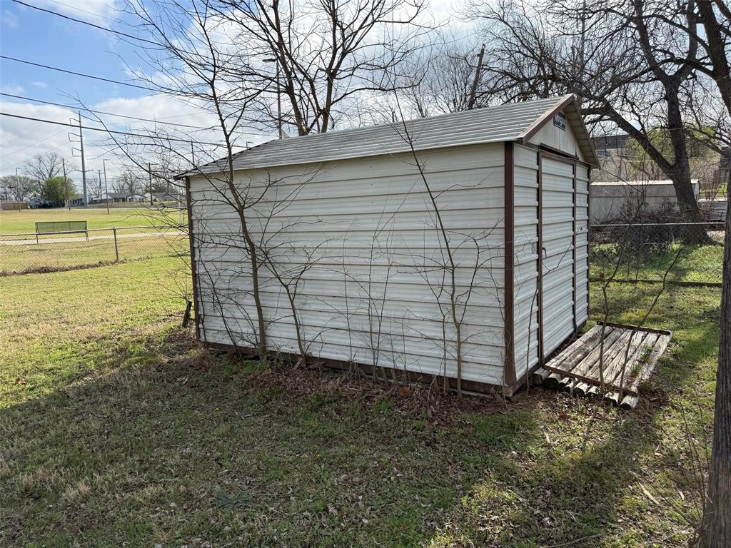 1716 Sheppard Street Waco, TX 76711 - Photo 9 of 13 a view of a backyard