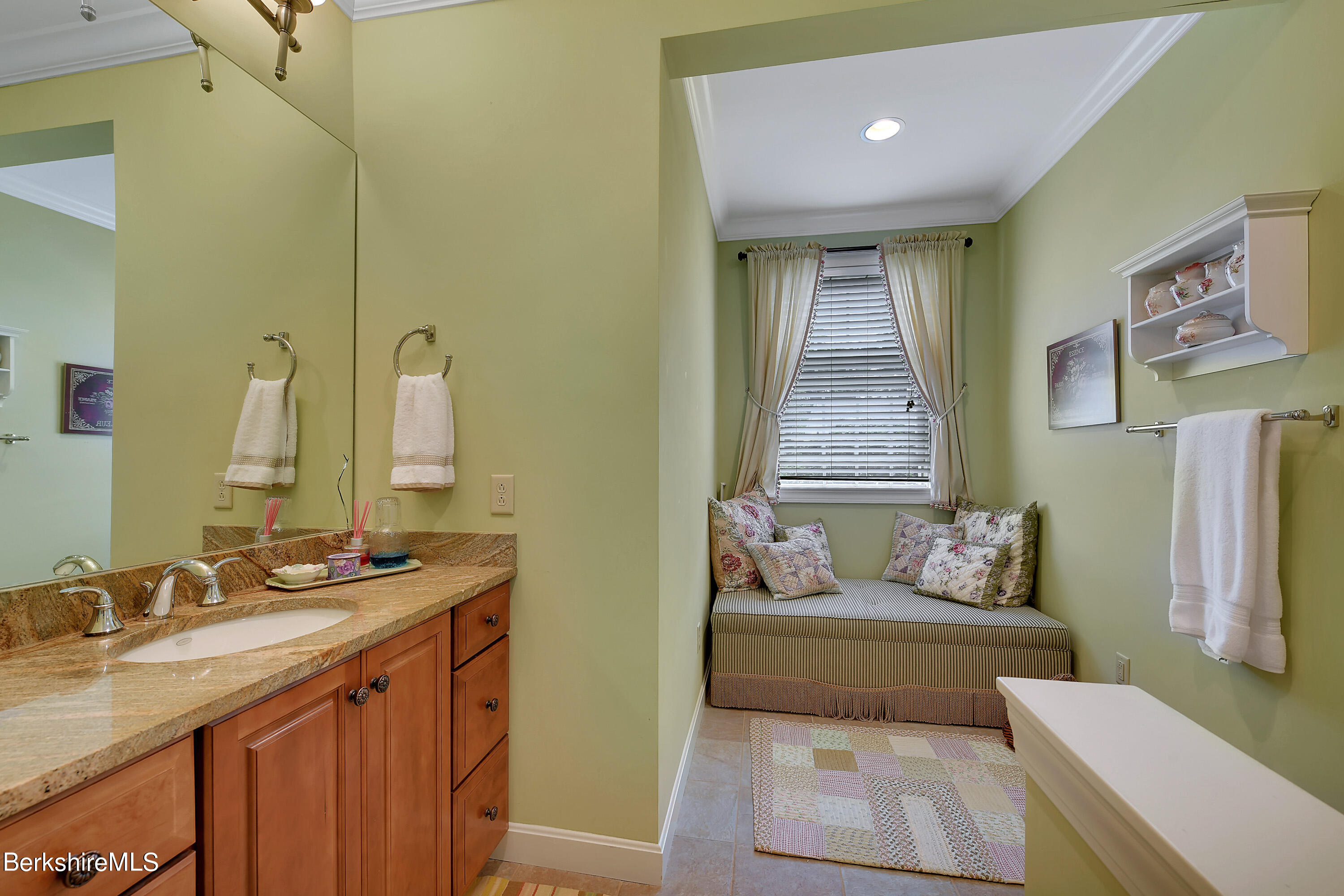 11 High Crest Road, Unit 11 Lenox, MA 01240 - Photo 31 of 54 2 nd floor bath