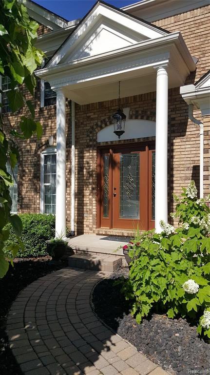 133 Saxon Court Rochester Hills, MI 48307 - Photo 4 of 42