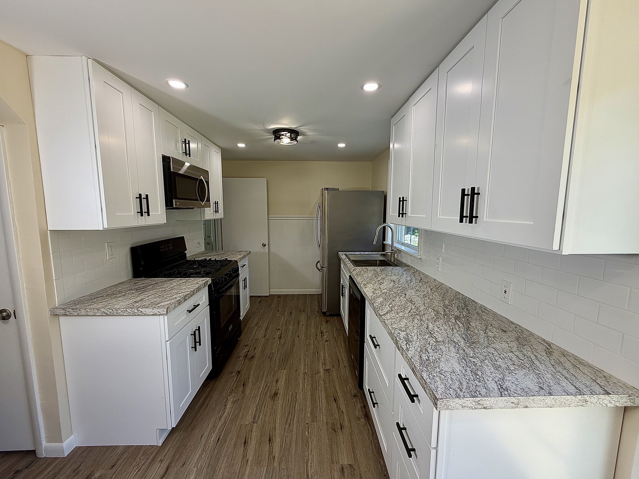 66 Greaney Street Springfield, MA 01104 - Photo 6 of 24 Gallery Image 6