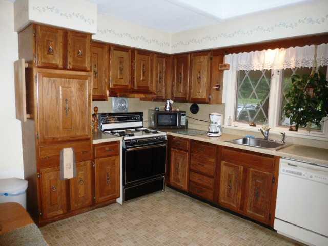 32 P Ridge Road Readfield, ME 04355 - Photo 4 of 22 Kitchen.