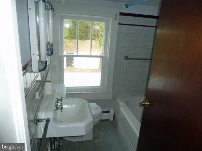 5502 Cassons Neck Road Cambridge, MD 21613 - Photo 17 of 19 Upstairs Full Bath