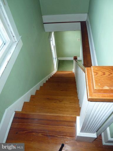 5502 Cassons Neck Road Cambridge, MD 21613 - Photo 18 of 19 Staircase