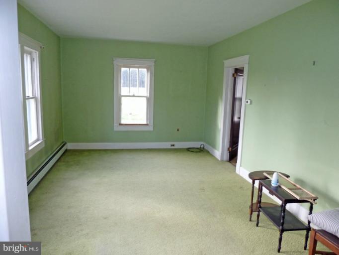 5502 Cassons Neck Road Cambridge, MD 21613 - Photo 6 of 19 Living Room