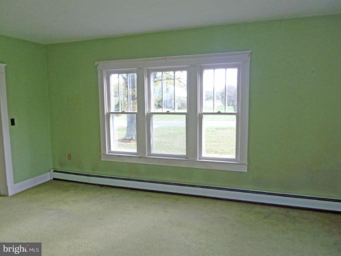 5502 Cassons Neck Road Cambridge, MD 21613 - Photo 8 of 19 Living Room