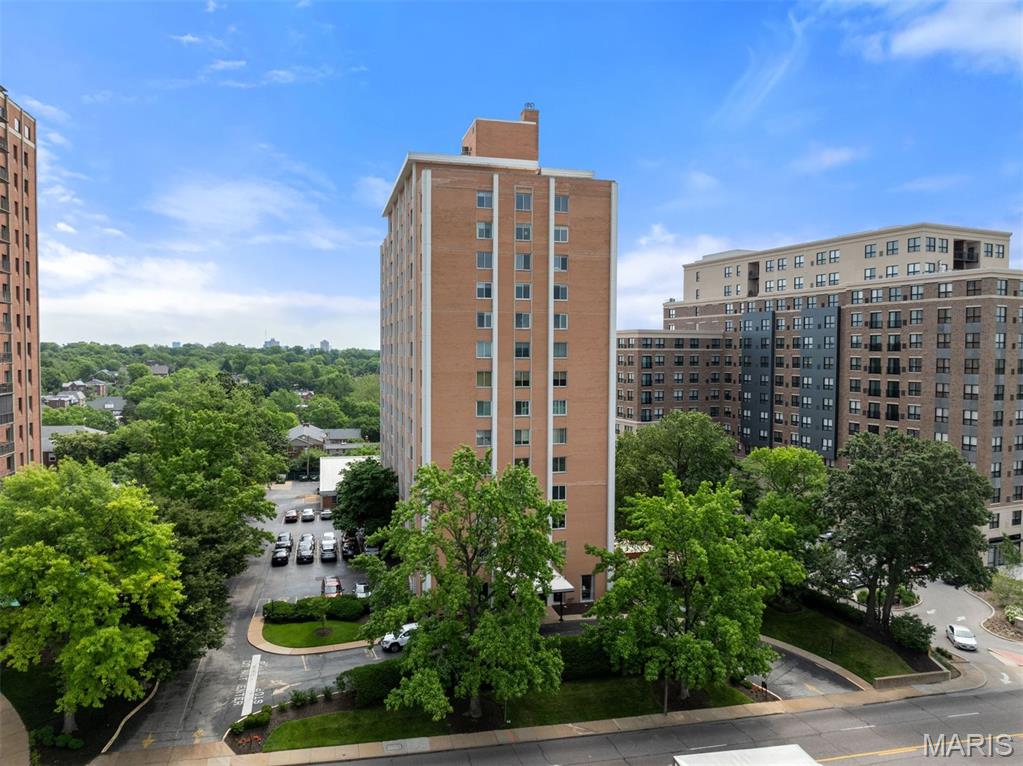 900 South Hanley Road, Unit 10B St. Louis, MO 63105 - Photo 1 of 24 Gallery Image 1
