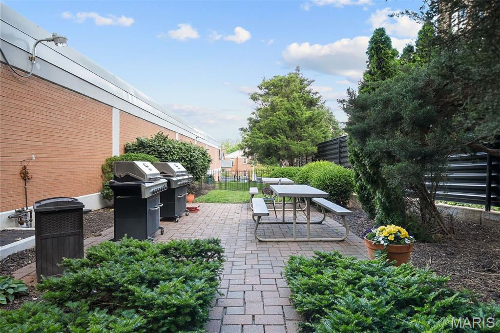900 South Hanley Road, Unit 10B St. Louis, MO 63105 - Photo 17 of 24 Gallery Image 17