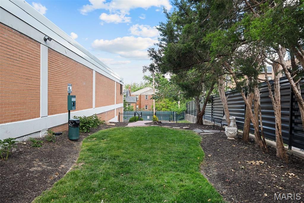 900 South Hanley Road, Unit 10B St. Louis, MO 63105 - Photo 18 of 24 Gallery Image 18