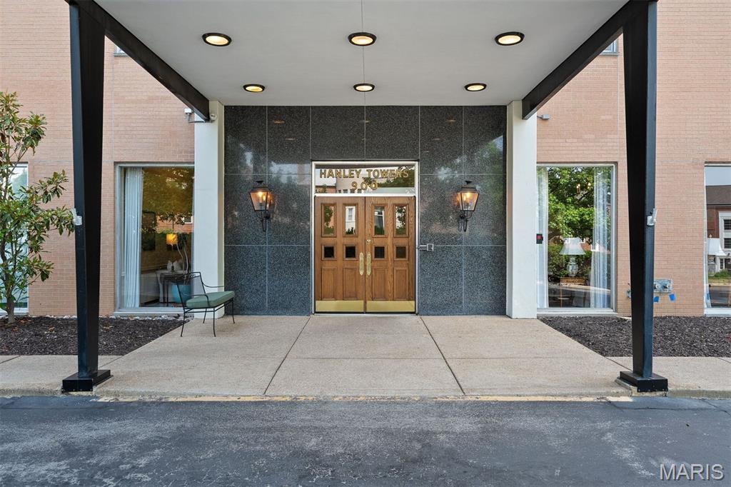 900 South Hanley Road, Unit 10B St. Louis, MO 63105 - Photo 2 of 24 Gallery Image 2