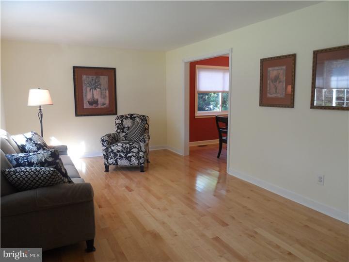 912 Longfield Road Glenside, PA 19038 - Photo 4 of 16 Living Room