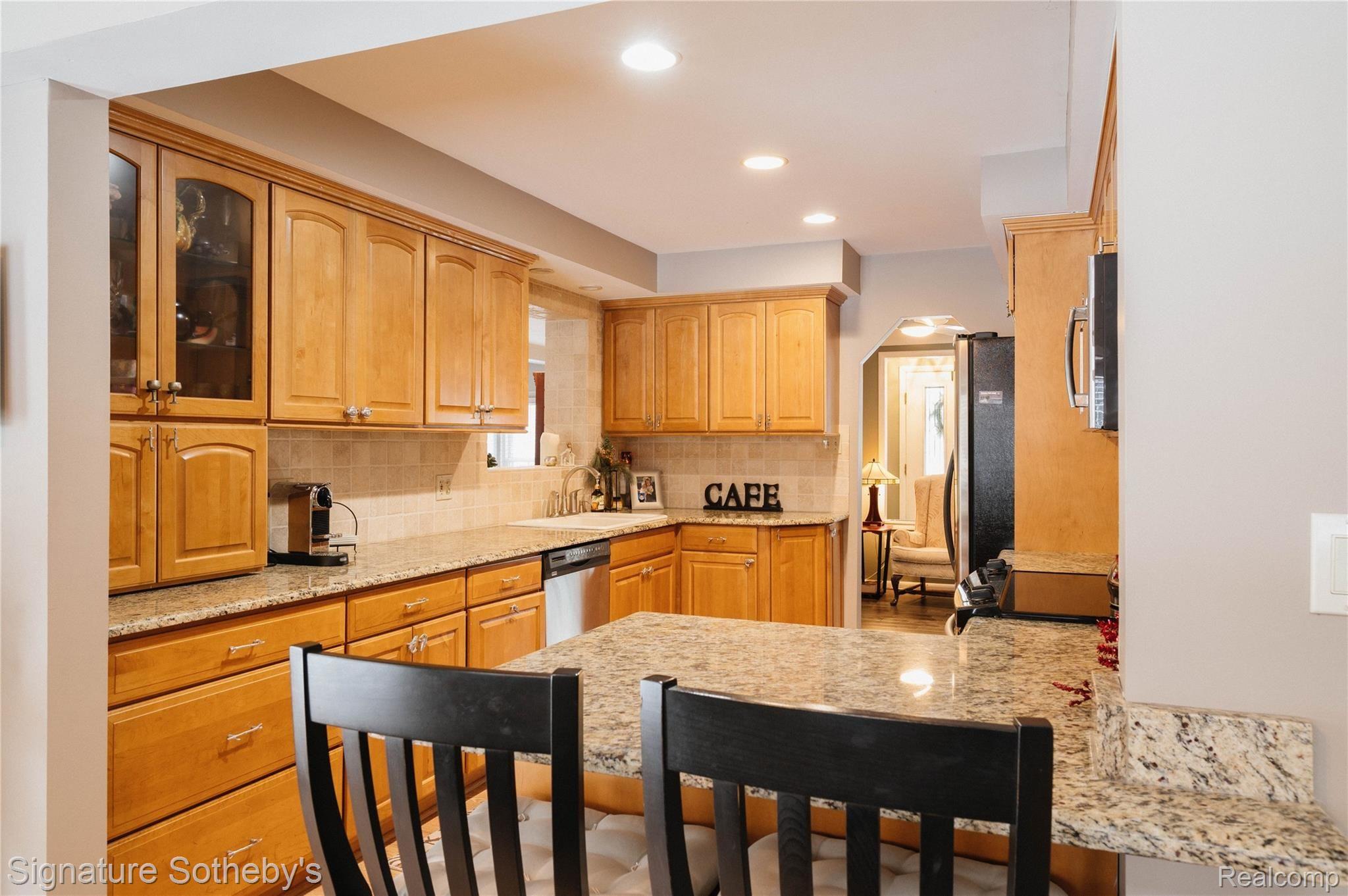 5120 North Rochester Road Rochester, MI 48306 - Photo 9 of 37 Kitchen