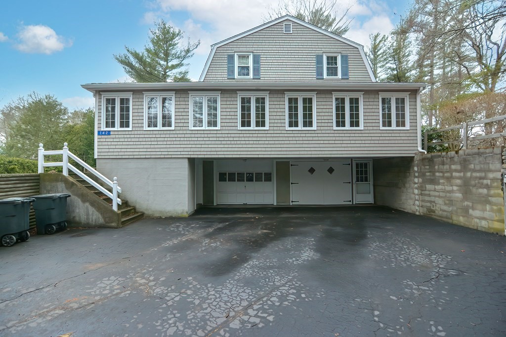 142 Middleboro Road Freetown, MA 02717 - Photo 4 of 42 a house view with a garden space