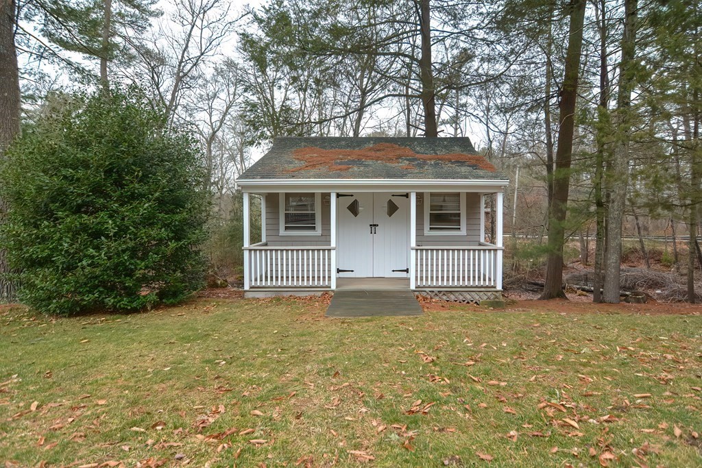 142 Middleboro Road Freetown, MA 02717 - Photo 6 of 42 front view of a house with a yard