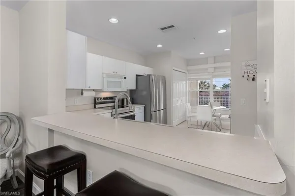 $2,000 | 3009 Driftwood Way, Unit 2802, Naples, FL 34109