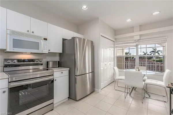 $2,000 | 3009 Driftwood Way, Unit 2802, Naples, FL 34109