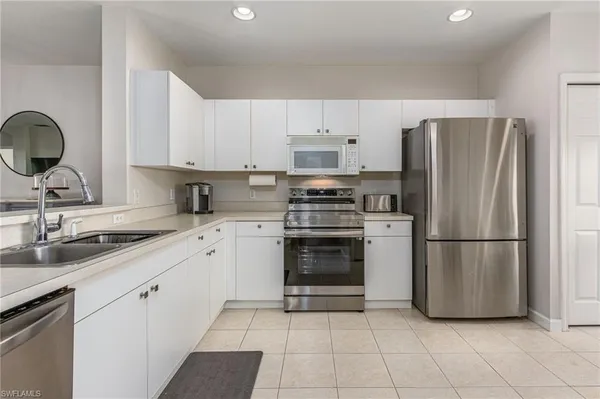 $2,000 | 3009 Driftwood Way, Unit 2802, Naples, FL 34109