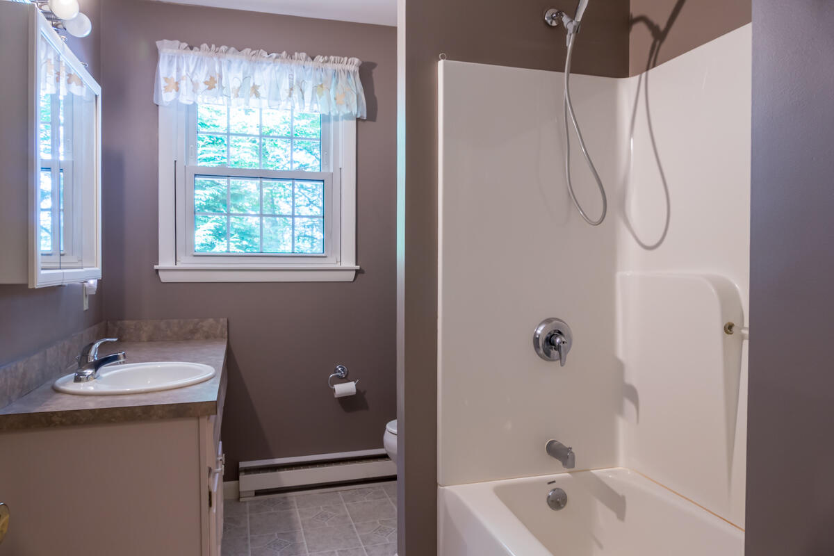 39 Spar Cove Road Freeport, ME 04032 - Photo 26 of 67 30-Upstairs full bath (2 of 2)