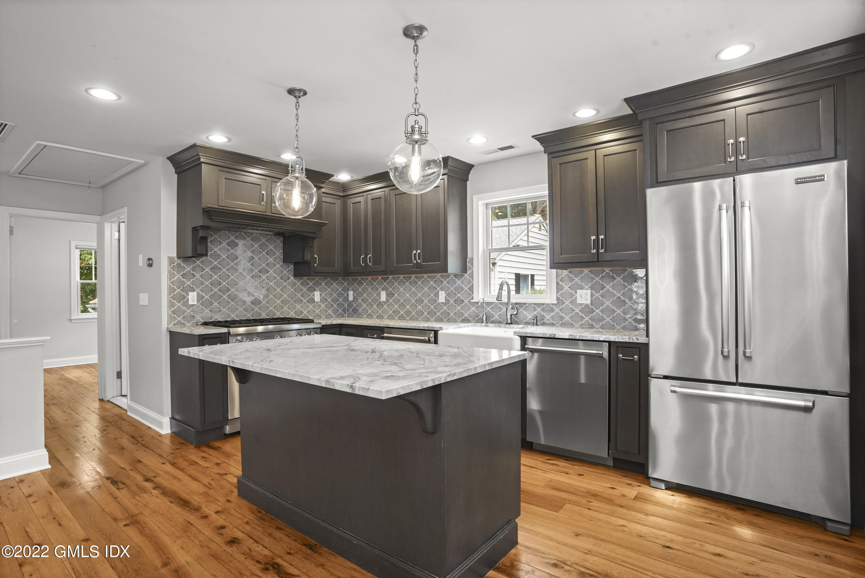18 Cary Road Riverside, CT 06878 - Photo 4 of 10 18 Cary Rd Riverside CT 06878-print-001-