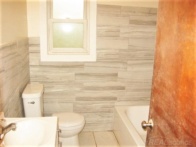 3636 Lakeshore Road Lexington, MI 48450 - Photo 11 of 33 31362835-10.JPG