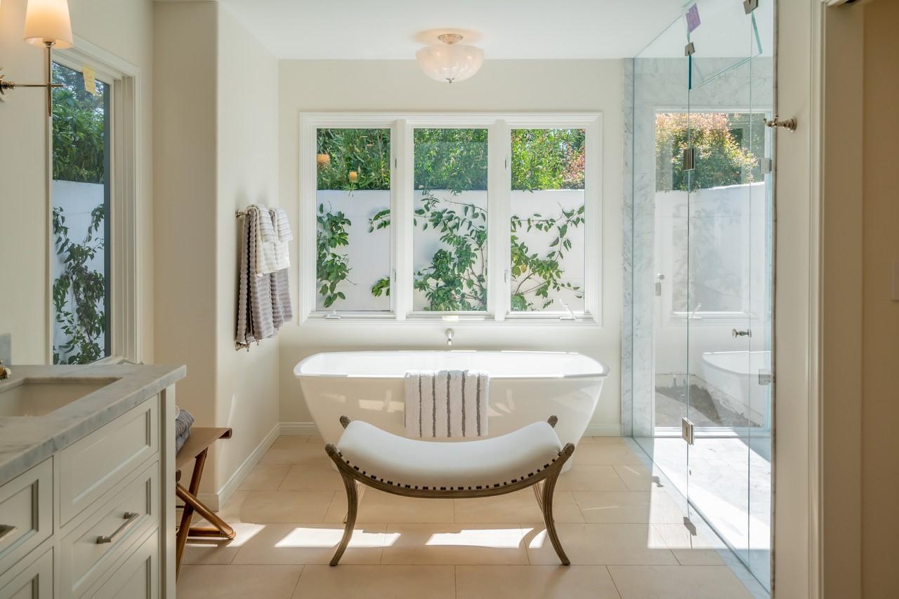 280 Santa Rosa Lane Santa Barbara, CA 93108 - Photo 12 of 19 Master Soaking Tub