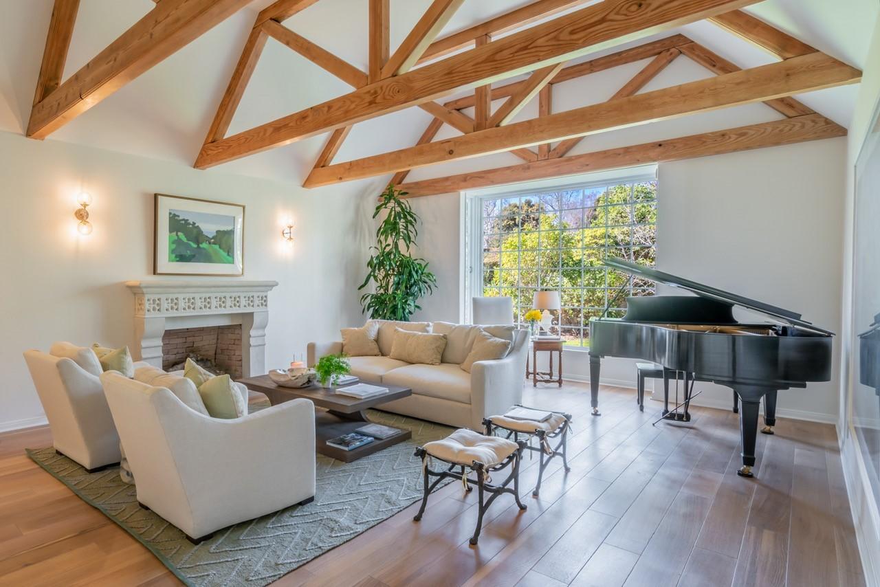 280 Santa Rosa Lane Santa Barbara, CA 93108 - Photo 4 of 19 Living Room