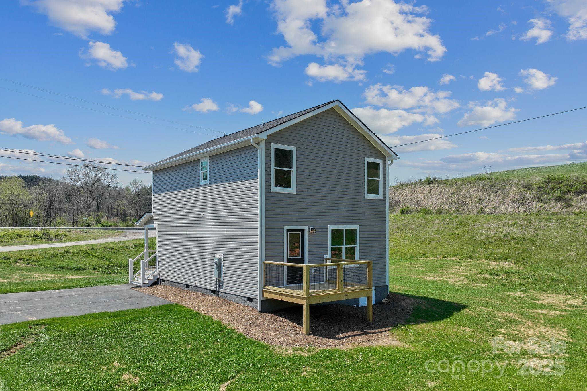 208 Sycamore Farm Road Leicester, NC 28748 - Photo 3 of 34 Gallery Image 3