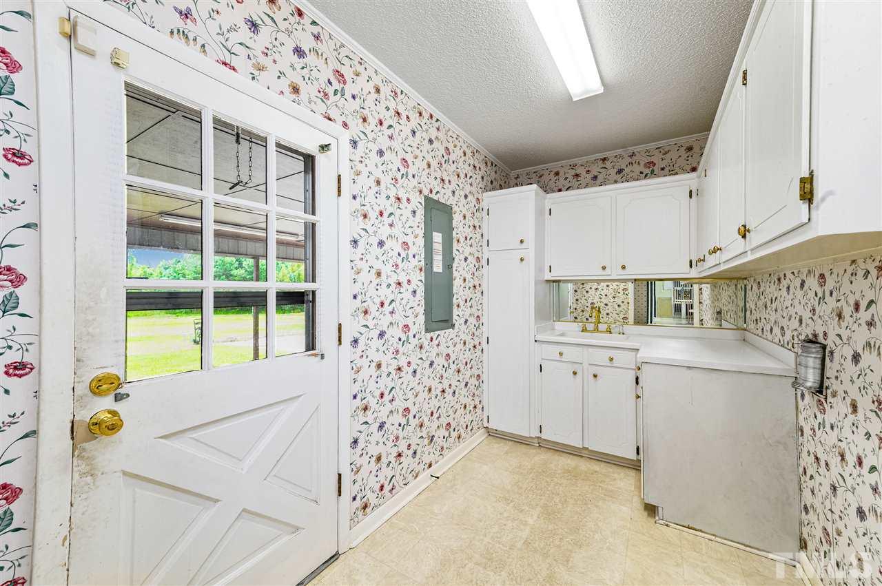 265 Carroll Byrd Road Dunn, NC 28334 - Photo 11 of 26 Gallery Image 11