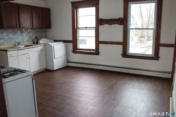 $1,575 | 405 Wilson Street, Unit 3, Waterbury, CT 06708
