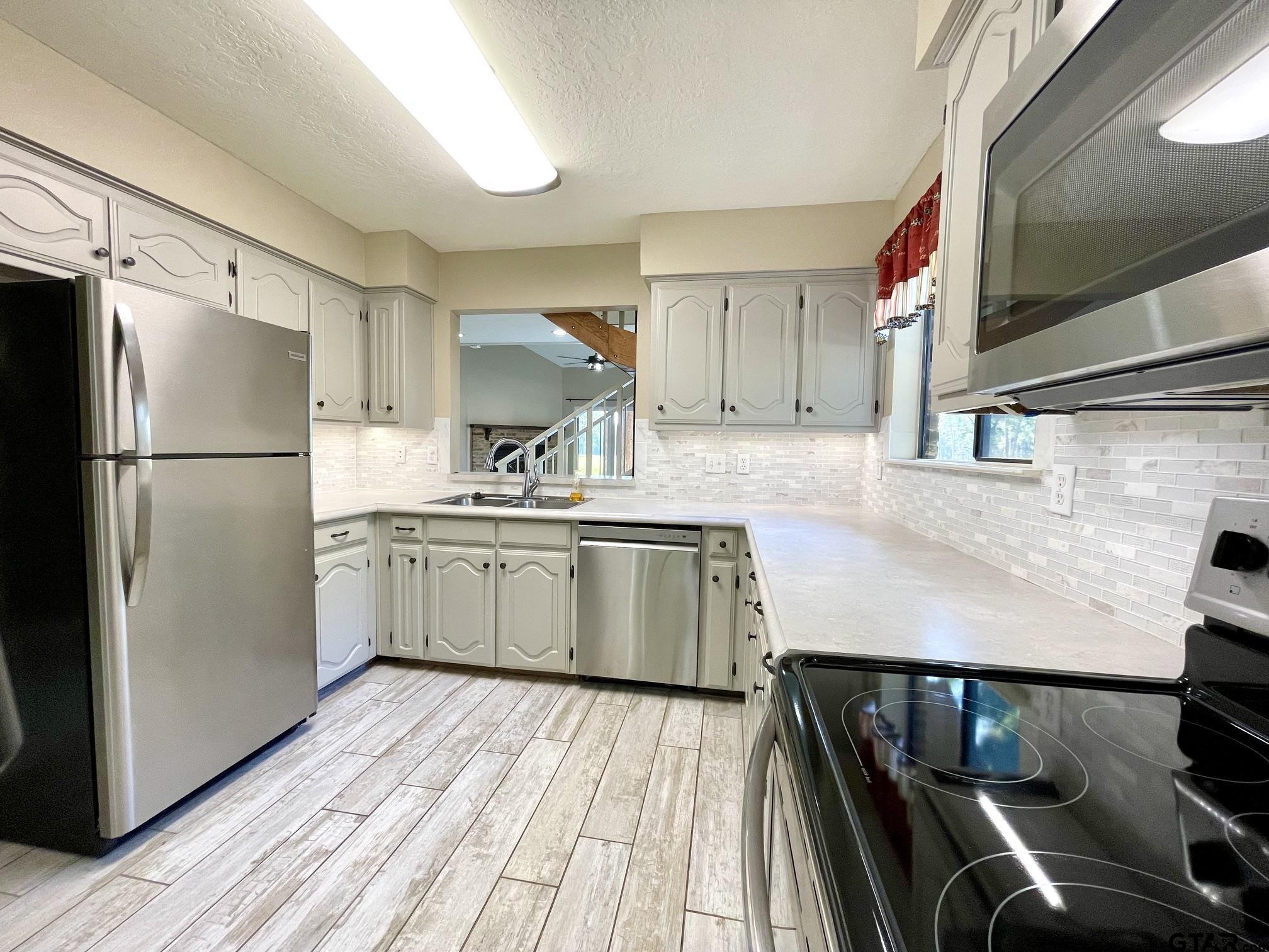 162 Pine Tree, Unit B Holly Lake Ranch, TX 75765 - Photo 10 of 33 Gallery Image 10