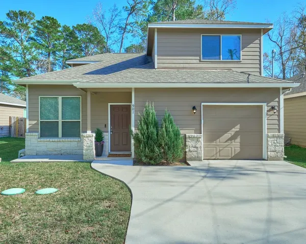 $1,900 | 901 Chickasaw Drive, Conroe, TX 77316