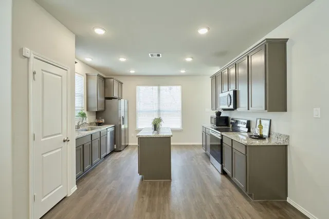 $1,900 | 901 Chickasaw Drive, Conroe, TX 77316