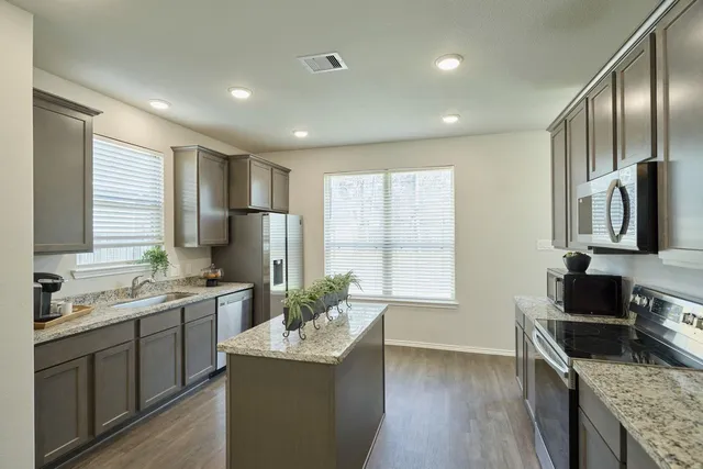 $1,900 | 901 Chickasaw Drive, Conroe, TX 77316