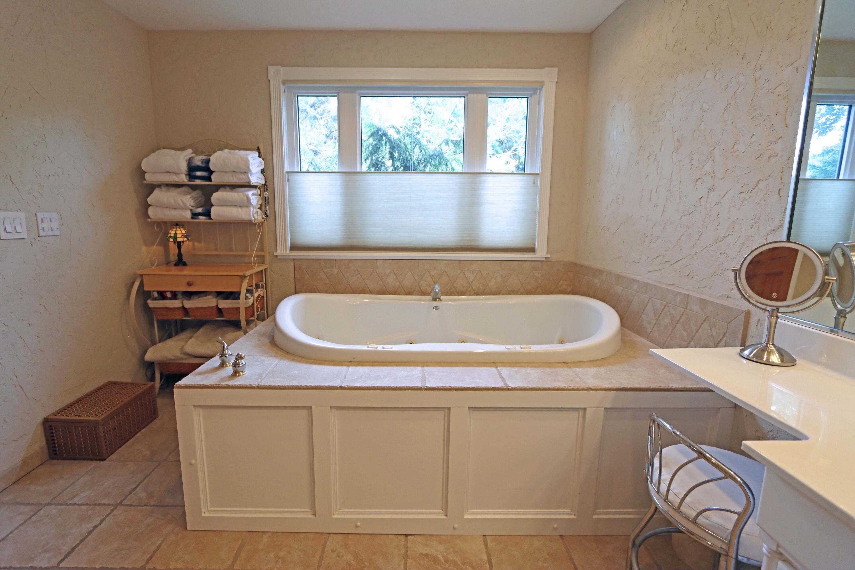 6300 Duffy Road Delaware, OH 43015 - Photo 27 of 62 Primary Bath 1, large jetted tub