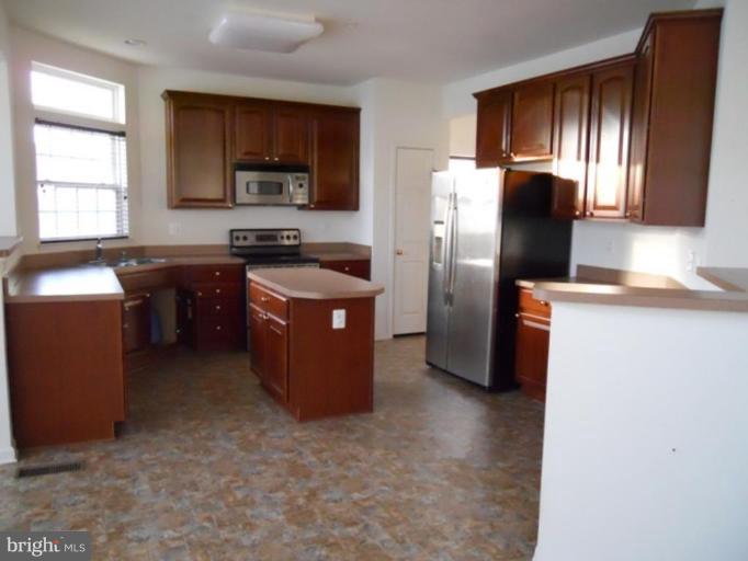 8005 Kingsmill Road Brandywine, MD 20613 - Photo 2 of 10 Kitchen