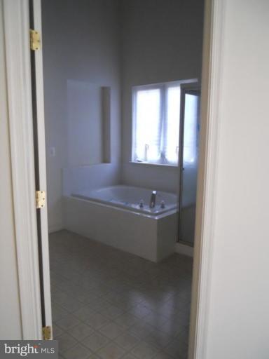 8005 Kingsmill Road Brandywine, MD 20613 - Photo 9 of 10 Master Bath