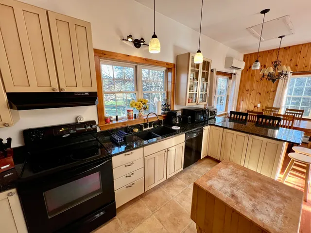 $999,000 | 29-30 Leighton Road, Tremont, ME 04653