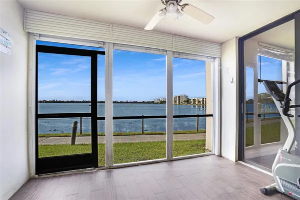 $1,900 | 109 Lake Emerald Drive, Unit 110, Oakland Park, FL 33309