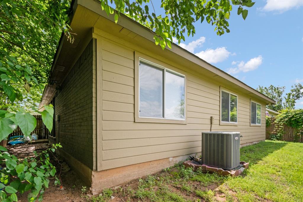 9936 Long Rifle Drive Fort Worth, TX 76108 - Photo 13 of 17 a view of a backyard with plants