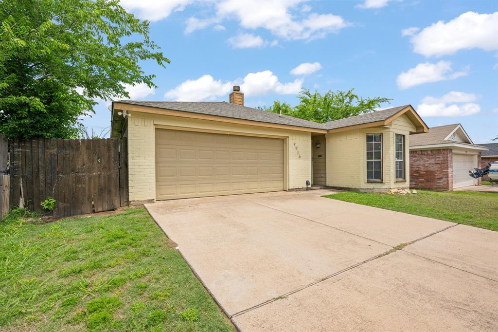 9936 Long Rifle Drive Fort Worth, TX 76108 - Photo 2 of 17 a view of backyard of house with green space