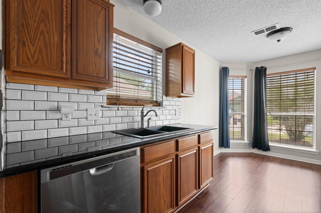 9936 Long Rifle Drive Fort Worth, TX 76108 - Photo 4 of 17 a kitchen with a sink and cabinets