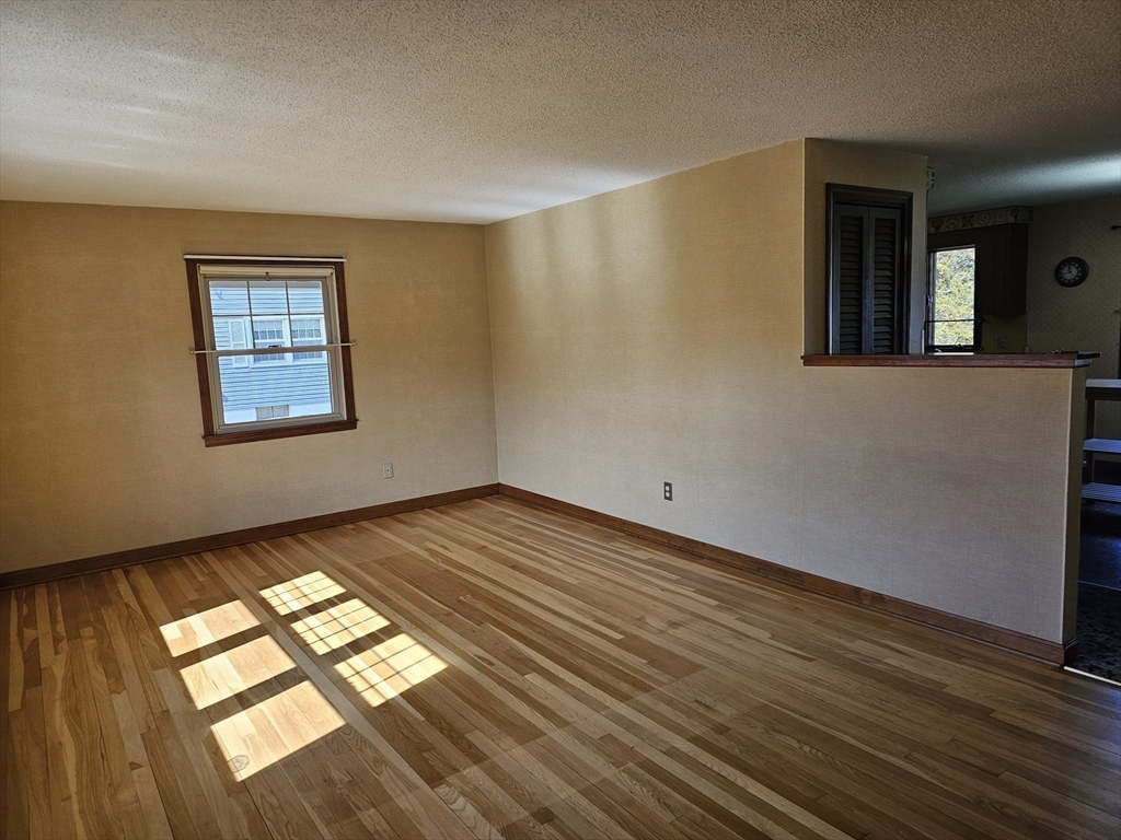 9 Upland Road Holyoke, MA 01040 - Photo 11 of 31 Gallery Image 11